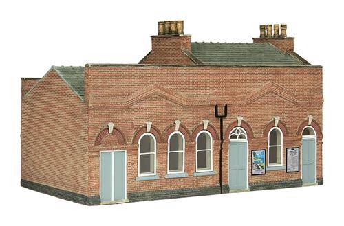 Bachmann 44-0082 Hampton Station Building and 44-0083 Booking office with Lights 